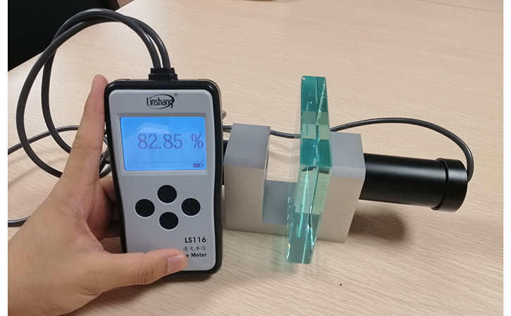 LS116透光率計檢測白玻的透光率